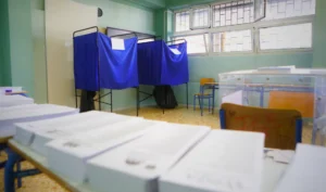 Undecided voters threaten ruling party majority in Greece