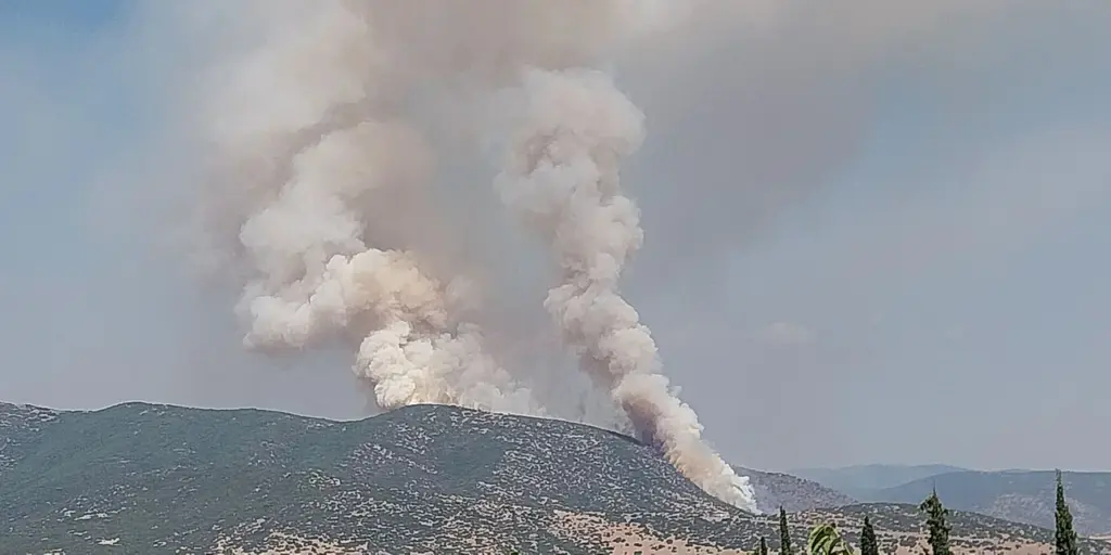 Massive wildfire rages for second day in Drama, Greece