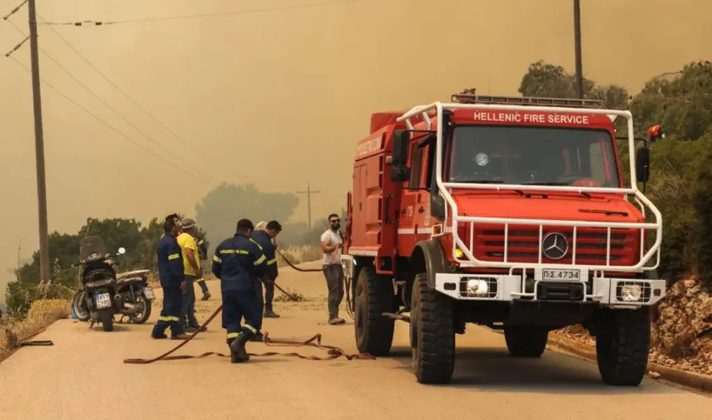 Chios wildfire: 444 firefighters battle scattered blazes for third day