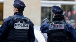 Paris: Student Stabs School Supervisor – Suspect Arrested, Victim Fighting for Life