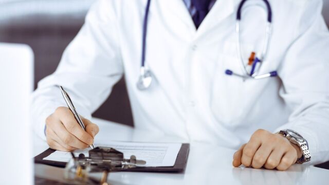 University doctors cleared to work in private healthcare sector