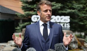 Macron: “I will continue to serve France, I will not resign”