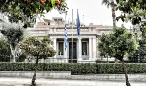 Government officials respond to Samaras interview: “Citizens have answered three times with 40% approval”