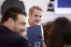 Mitsotakis: Faster disciplinary justice in public sector coming