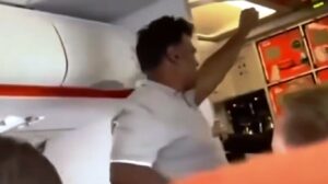 Terror incident on EasyJet flight: passenger screams bomb and death to Trump