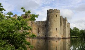 England: Man stabbed in face with sword during battle re-enactment at castle