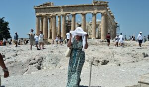 Acropolis closed 12:00-17:00 until Friday due to heatwave