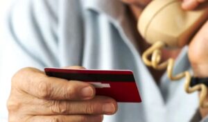 Farsala: Couple found elderly’s lost card, spent on alcohol and gambling