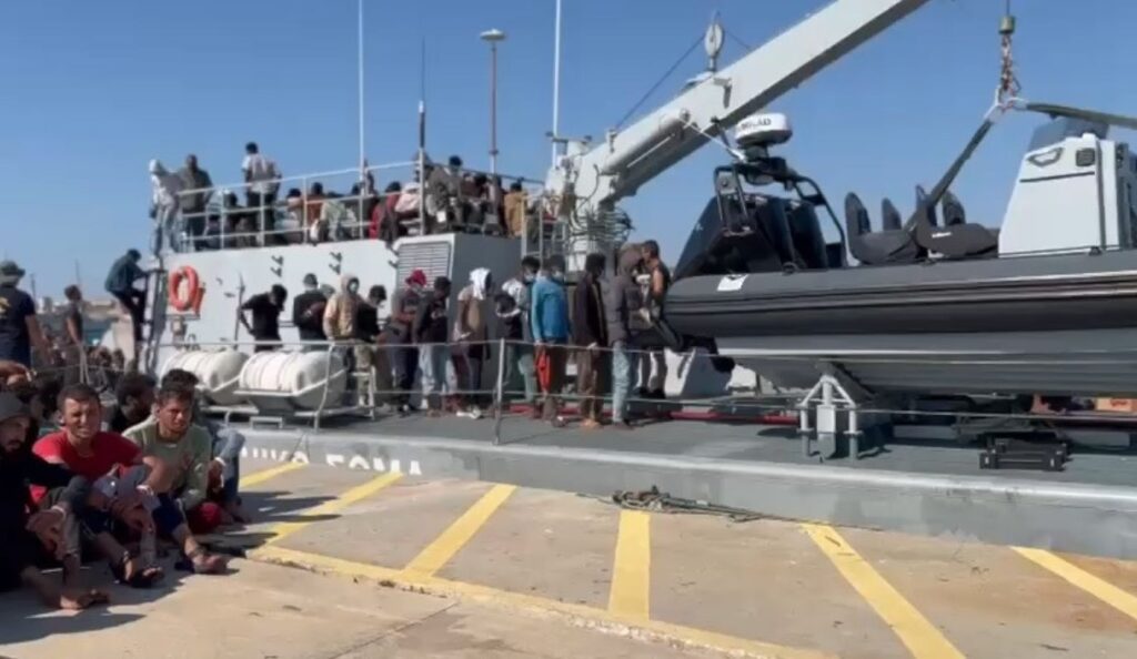 247 migrants from Libya transferred from Crete to Lavrio detention