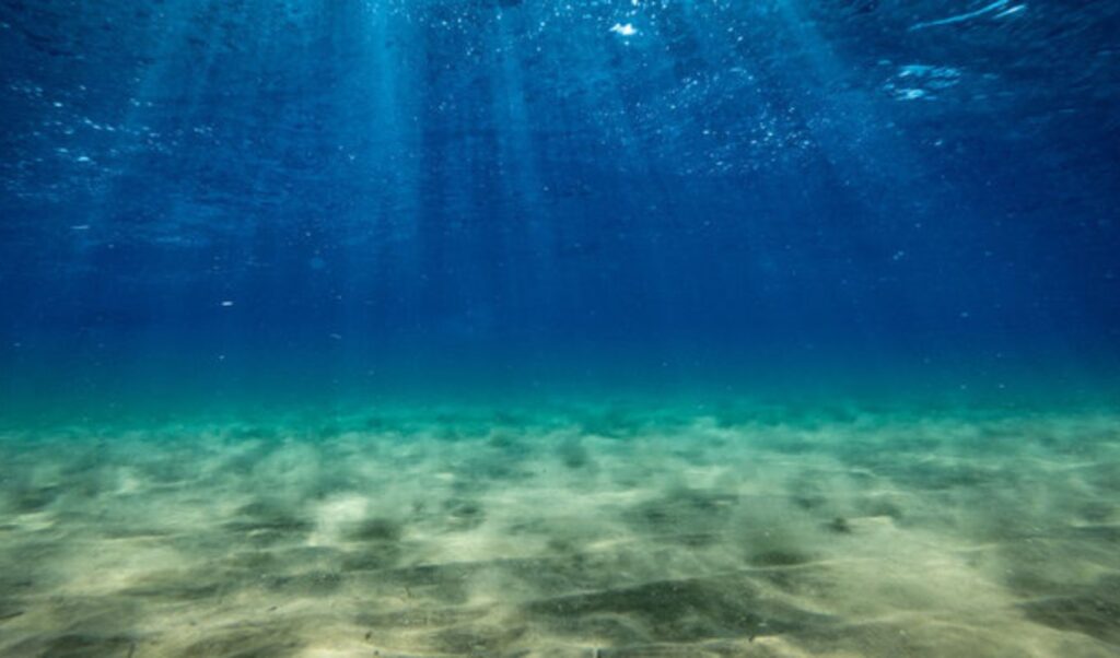Tragedy in Greece: 13-year-old dies after collapsing at beach