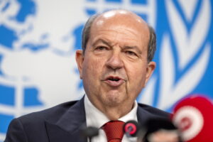 Cyprus talks return to New York: Tatar accepts five-party meeting