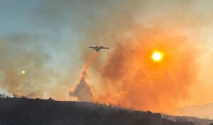 Wild fire east of Athens forces evacuations and traffic suspension