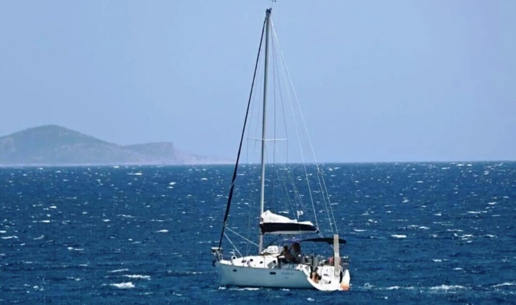 Kalymnos: Sailing vessel becomes adrift after mechanical failure