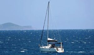 Kalymnos: Sailing vessel becomes adrift after mechanical failure