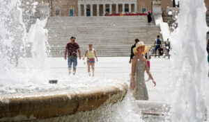 Greece weather hits 38°C in Skala Messinia as heat wave warning issued