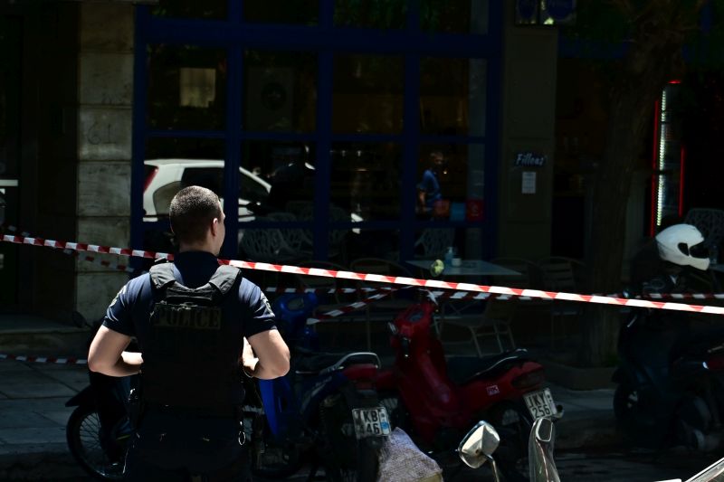 kolonos-pyrovolismoi-se-kafeteria__1_