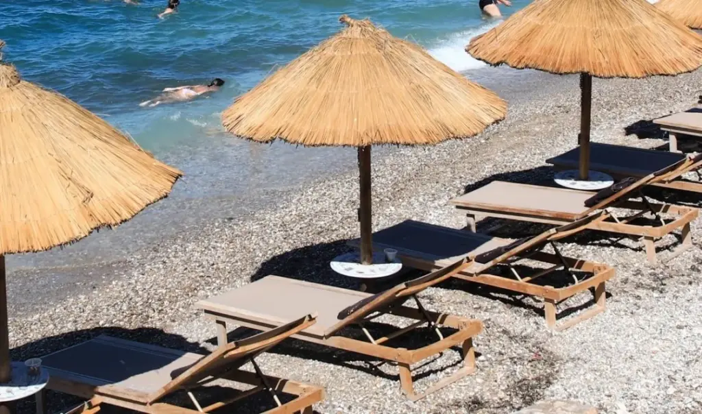 Beach prices soar in Athens: Sunbeds cost as much as Monte Carlo