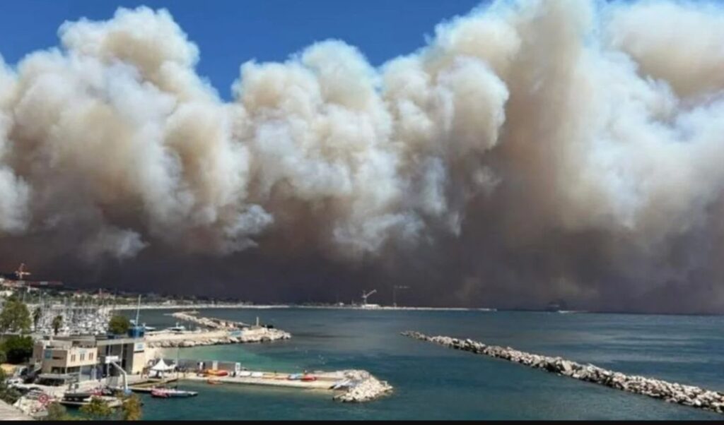 Marseille airport cancels all flights as wildfire encroaches on city