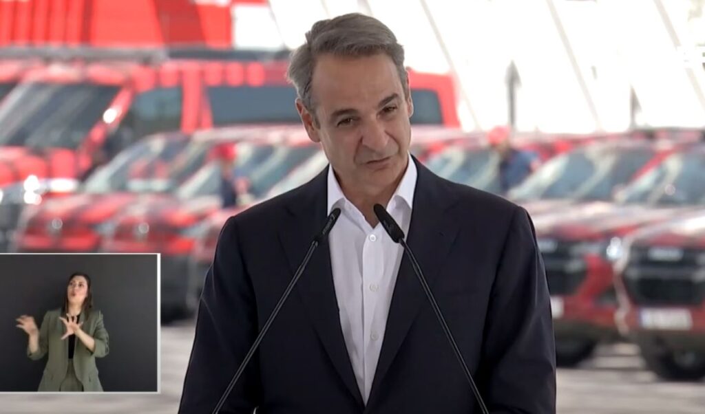 Mitsotakis delivers 164 new fire service vehicles in Greece