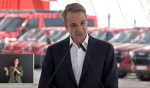 Mitsotakis delivers 164 new fire service vehicles in Greece