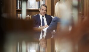 Mitsotakis sends nine messages to multiple recipients before Thessaloniki trade fair speech
