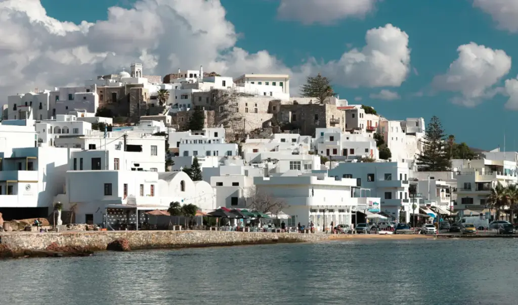 Violent incident at Naxos port: 20-year-old stabbed and hospitalized