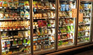 NielsenIQ: Greek food retail turnover surges 7.9% in first half 2025