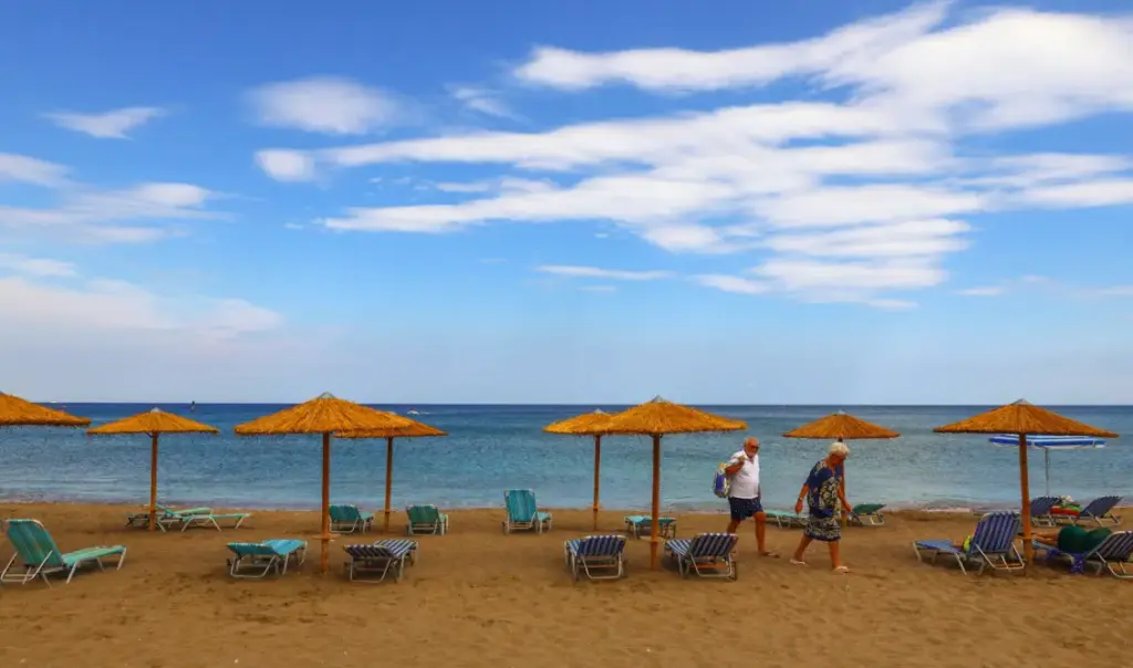 12 Greek beaches lose ‘Blue Flag’ status in 2025