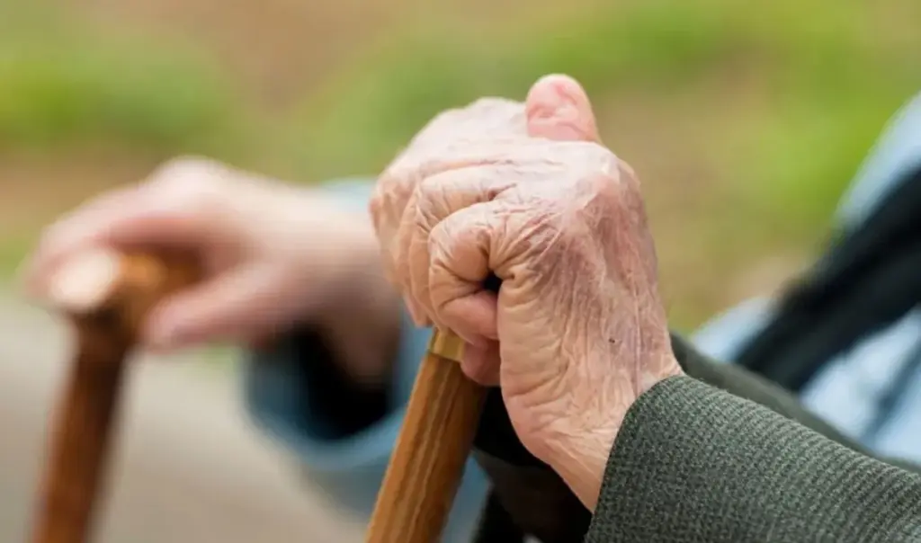 Greece announces €250 annual benefit for low-income pensioners