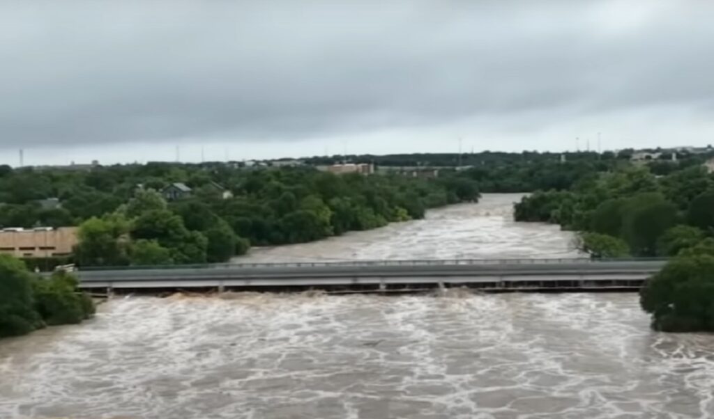 Texas flooding: Shocking timelapse shows river overflow in 30 minutes