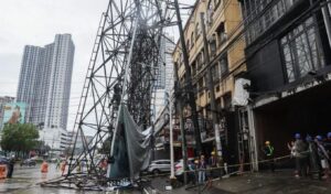 Hong Kong on highest alert as Typhoon Wipha hits with 118 km/h winds