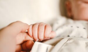 Tragedy in Halkidiki: 13-month-old baby dies from choking or allergic shock
