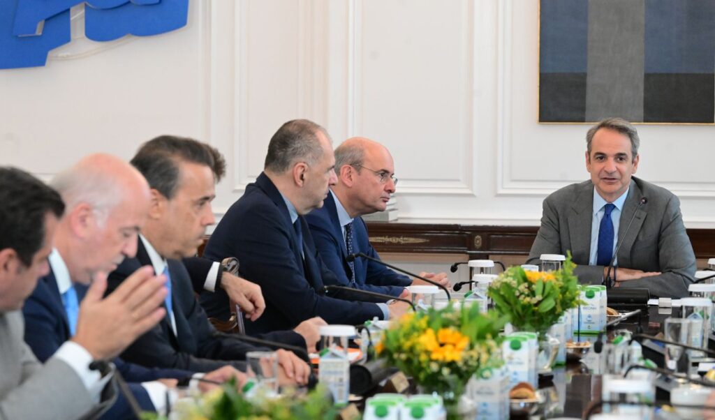 Mitsotakis announces 25 government priorities until year-end