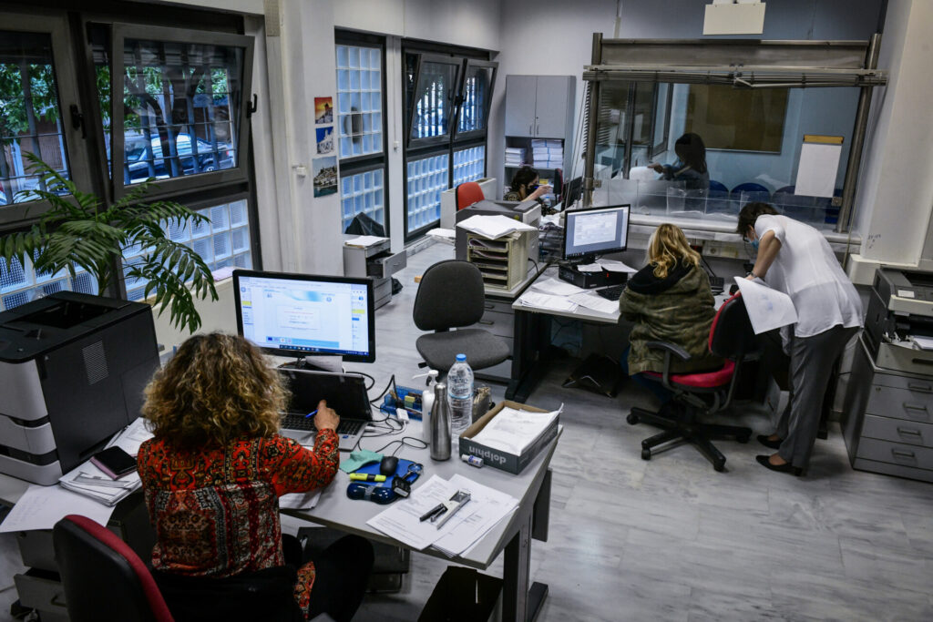 Public sector salary increases: New 35-40 euro monthly boosts from April 2026