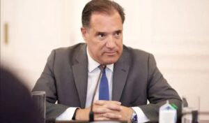 Greek health minister visits Kos hospital, praises staff progress