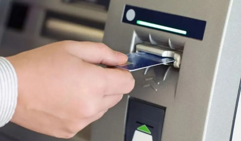 ATM fees abolished: Free cash withdrawals start Monday in Greece