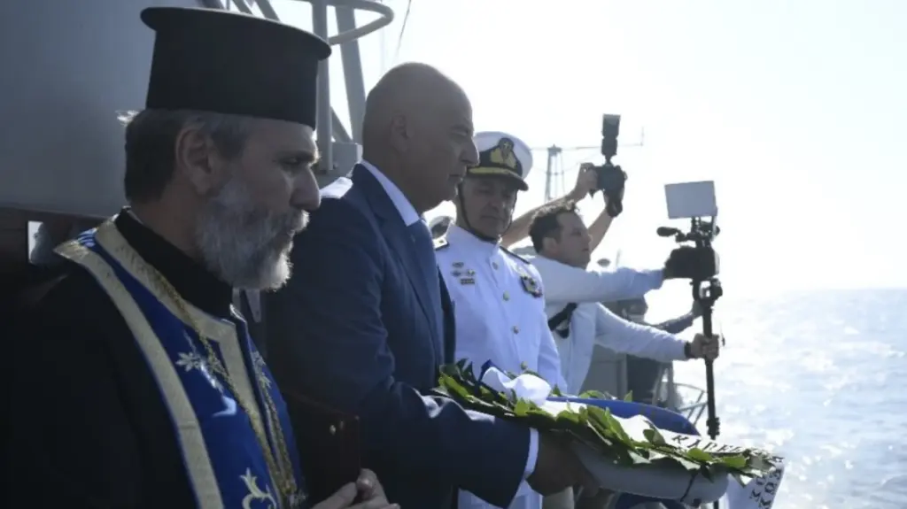 Nikos Dendias visits Tinos for 85th anniversary of cruiser “Elli” torpedoing – “Eternal memory” (Video)