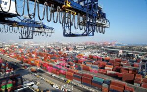 Greek exports rise in first half of 2025 amid worrying trade deficit surge