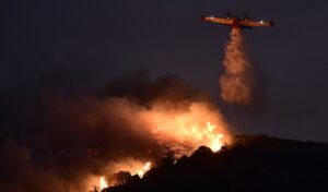 Giannaros on Keratea fire: “Winds at 4-5 Beaufort overnight, picking up again in the morning” (Video)