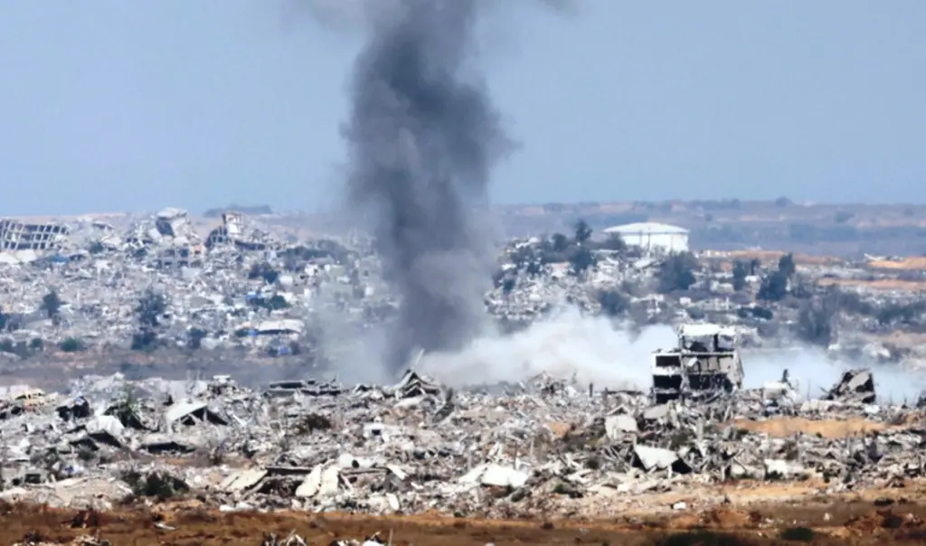 Gaza blackout: Israel cuts internet and phone lines amid new bombardments