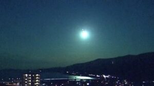 Japan: Fireball meteor lights up sky like the moon, shakes air
