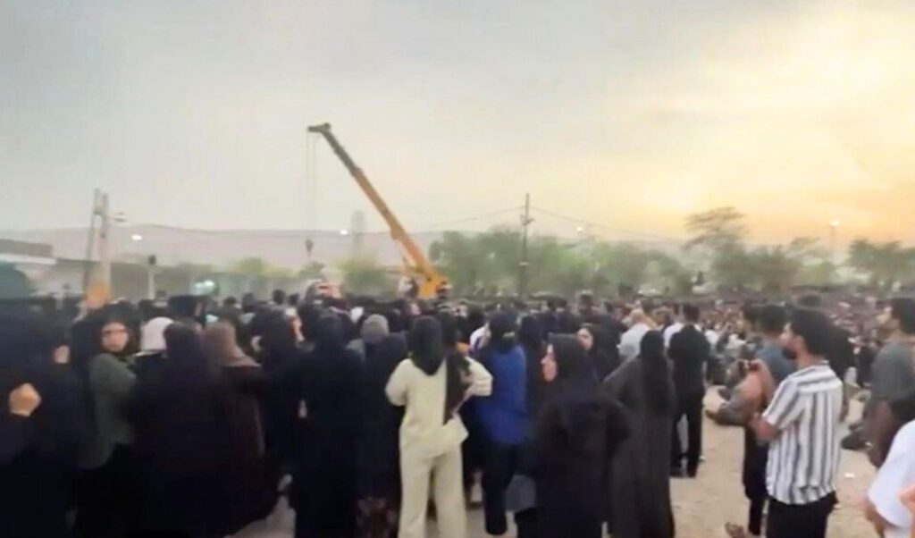 Iran shock: Public execution by hanging draws enthusiastic crowds