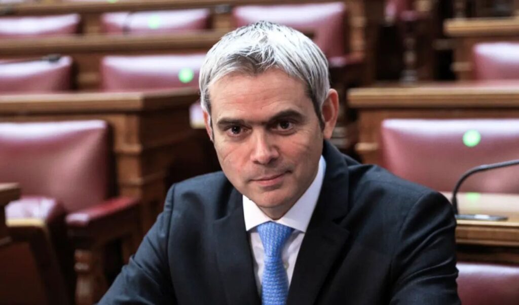 Greek minister announces €1.5 billion package for middle class