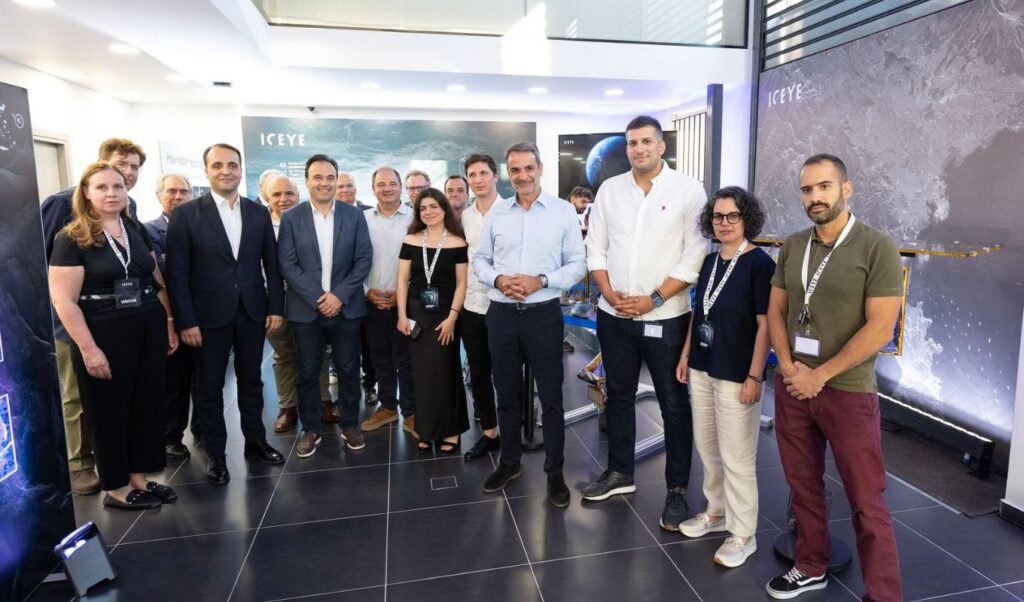 Mitsotakis visits ICEYE building Greece’s first SAR satellites