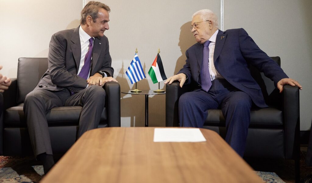 Mitsotakis speaks with Abbas on Gaza crisis and West Bank tensions