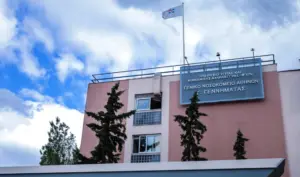 Near tragedy at Athens hospital: elevator falls from 3rd floor