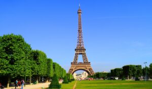 Greeks choose overseas holidays: Top destinations and spending habits