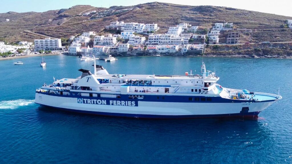 Ferry ‘Ionis’ safely docks at Lavrio after power outage at sea