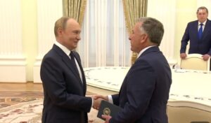 Putin holds meeting with US envoy 48 hours before deadline