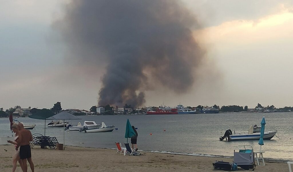 Fires rage across Thasos island as lightning strikes four locations